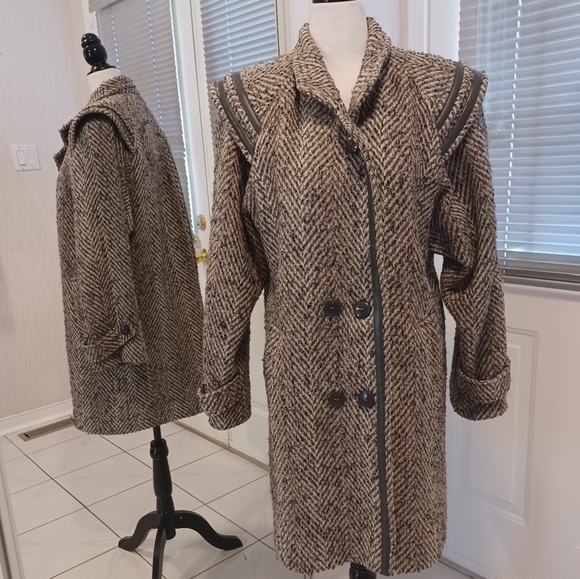 Collection Élégante Jackets & Blazers - 2/$50 Long Vintage Winter Jacket - Size 7/8